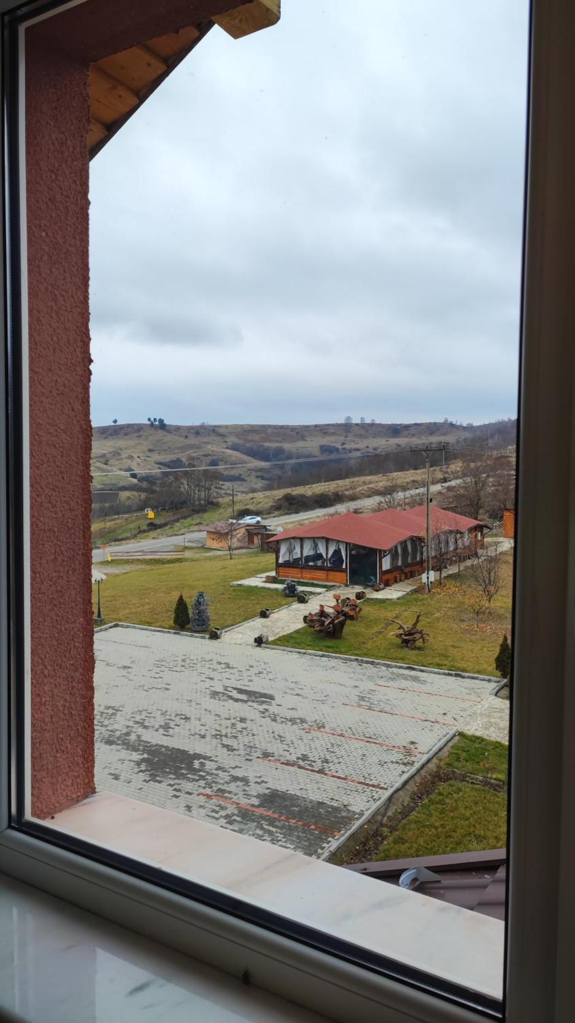 Prislop Hotel *